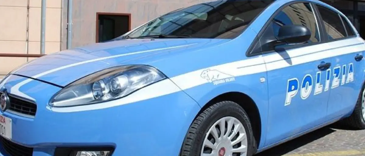 Ricatta e aggredisce i genitori perché i soldi per la droga non bastano: arrestato 45enne