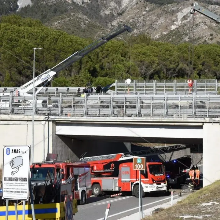 Tir si ribalta a Morano Calabro: deceduto l'autista bloccato nella cabina