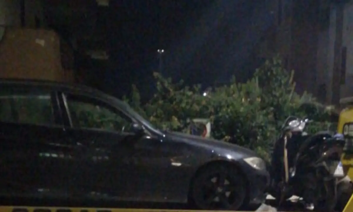 Corigliano-Rossano, scontro tra un'auto e una moto: un giovane trasferito d'urgenza a Cosenza