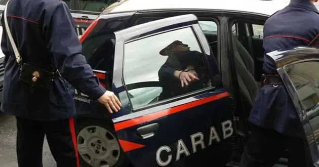 Lattarico, è ai domiciliari ma esce per procurarsi la droga. Ora è in carcere