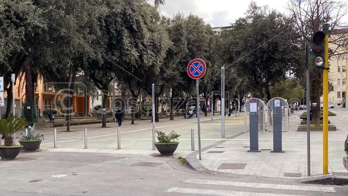 L\\'ex piazza Rodot\\u00E0 su via Misasi, resa di nuovo percorribile da qualche anno