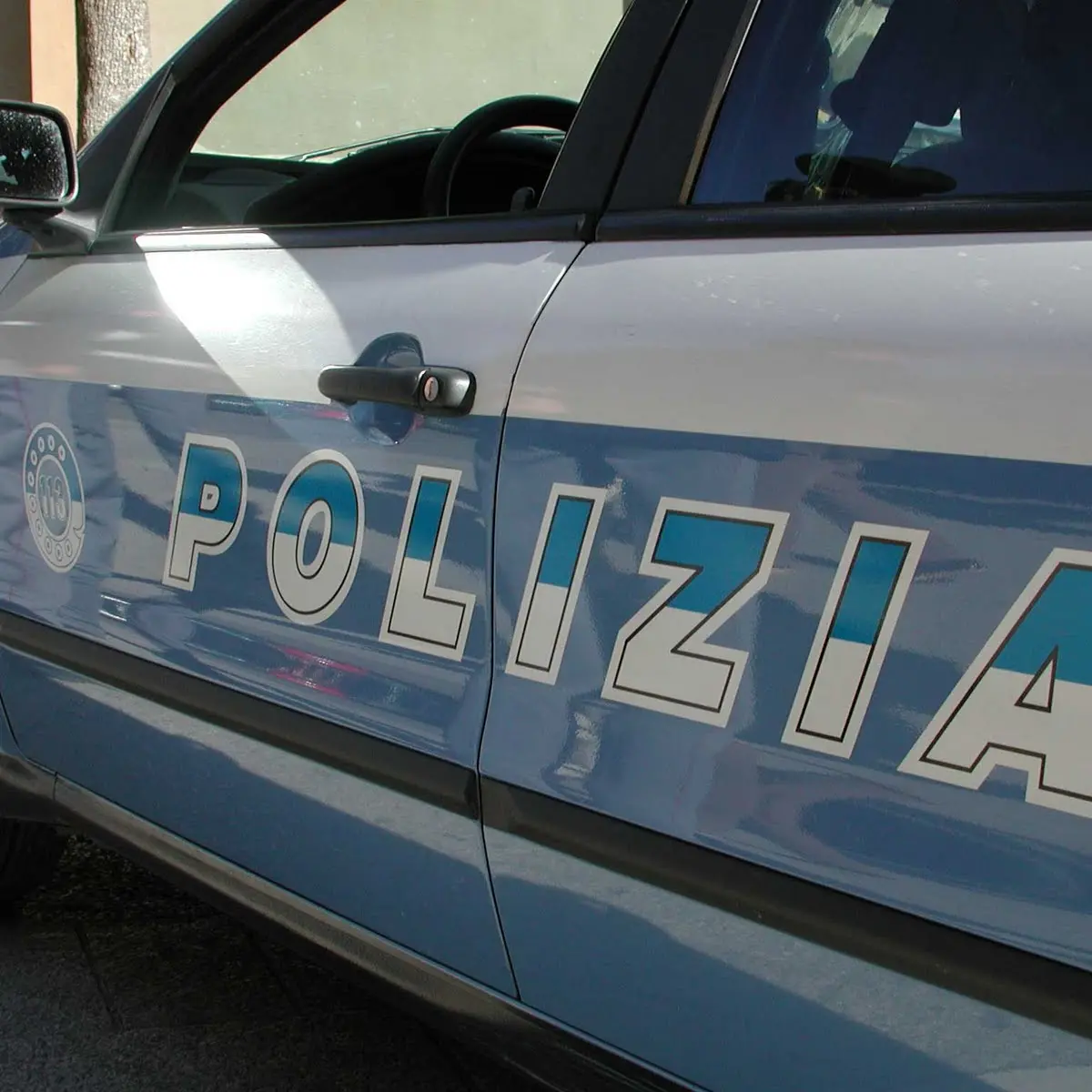 Rubava computer in una scuola elementare di Cosenza: arrestato 29enne