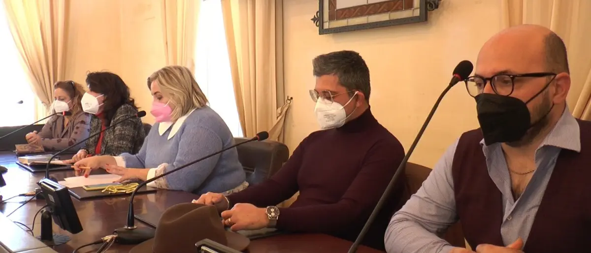 Stagione teatrale a Corigliano Rossano, in scena Ligabue e De Pascalis (VIDEO)