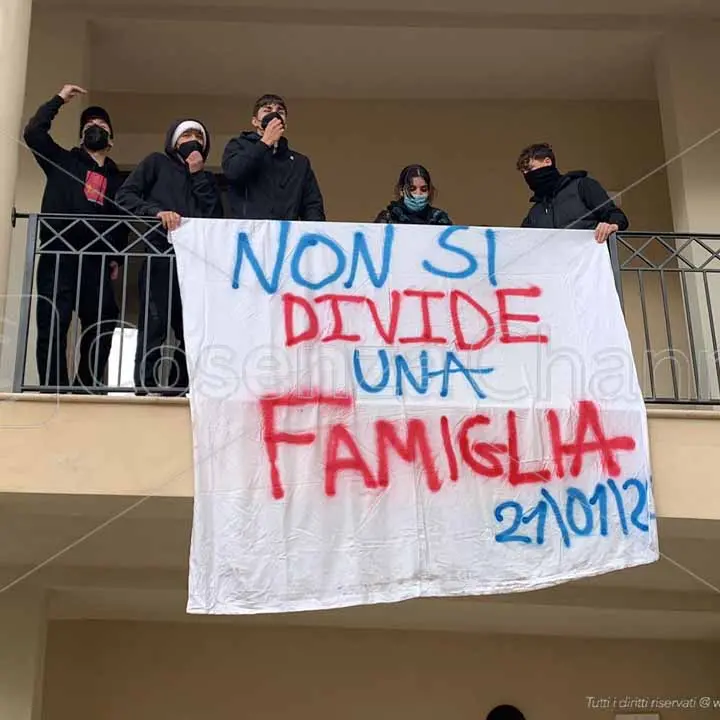 Occupazione al liceo Telesio, pronta una soluzione di compromesso