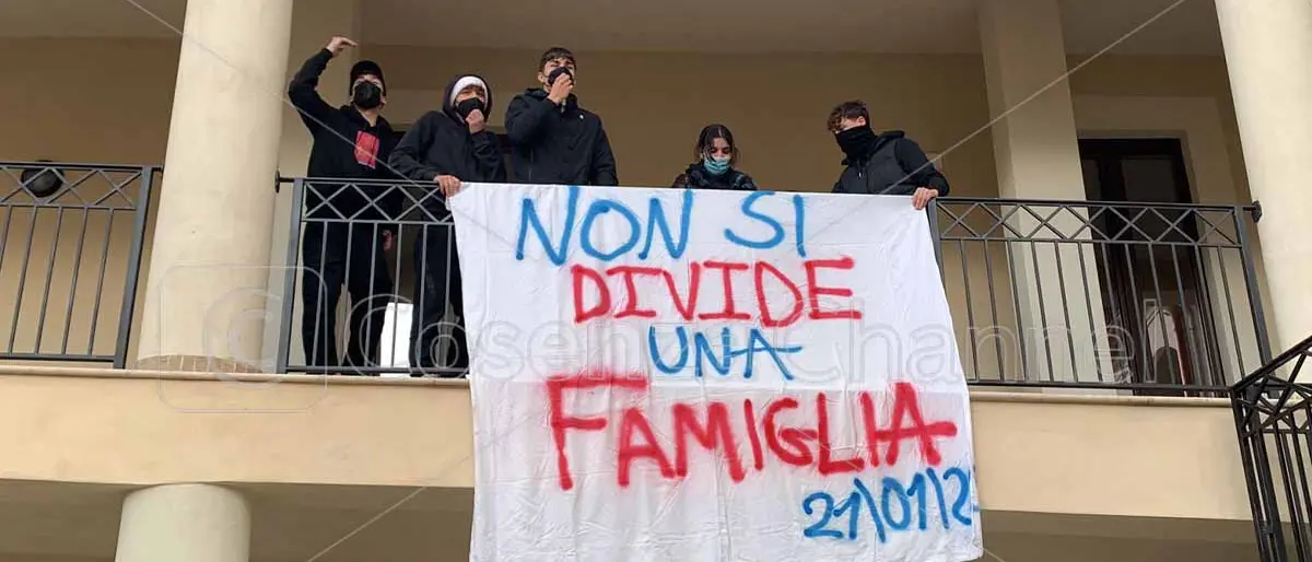 Occupazione al liceo Telesio, pronta una soluzione di compromesso