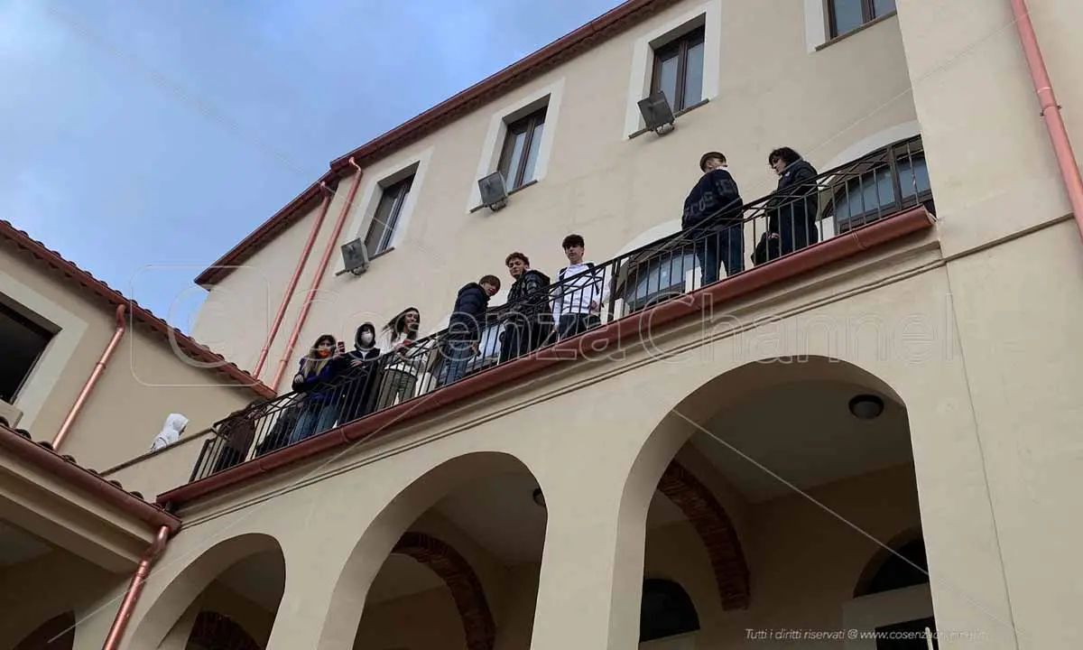 Occupazione Telesio, la Sinistra Cgil: «Legittime le richieste degli studenti»