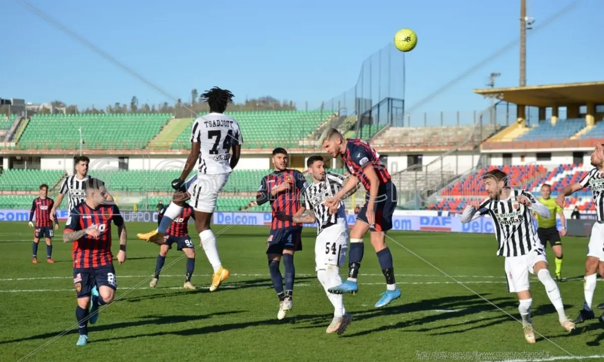 Cosenza-Ascoli 1-3, anche i marchigiani passeggiano al \"Marulla\"