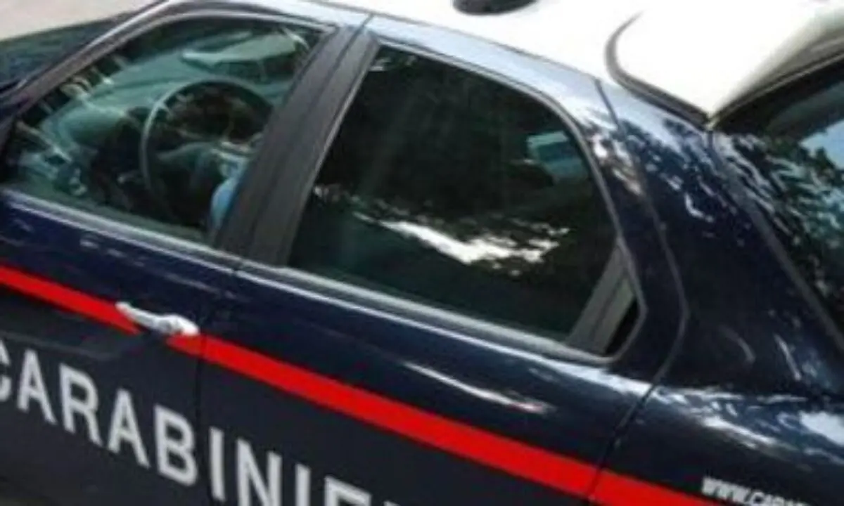 Schiavonea, inseguimento e folle corsa in auto dopo una lite tra conviventi