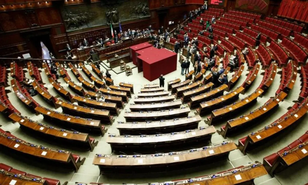 Chi timbra il cartellino in Senato e Camera? Stakanovisti e assenteisti, i dati dei calabresi