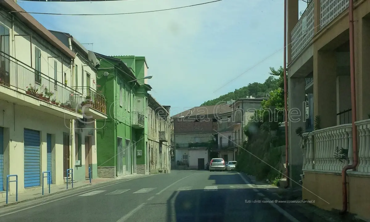 Un viaggio infinito tra mare e centri abitati: ecco la costa ionica vista dalla Statale 106 - FOTO