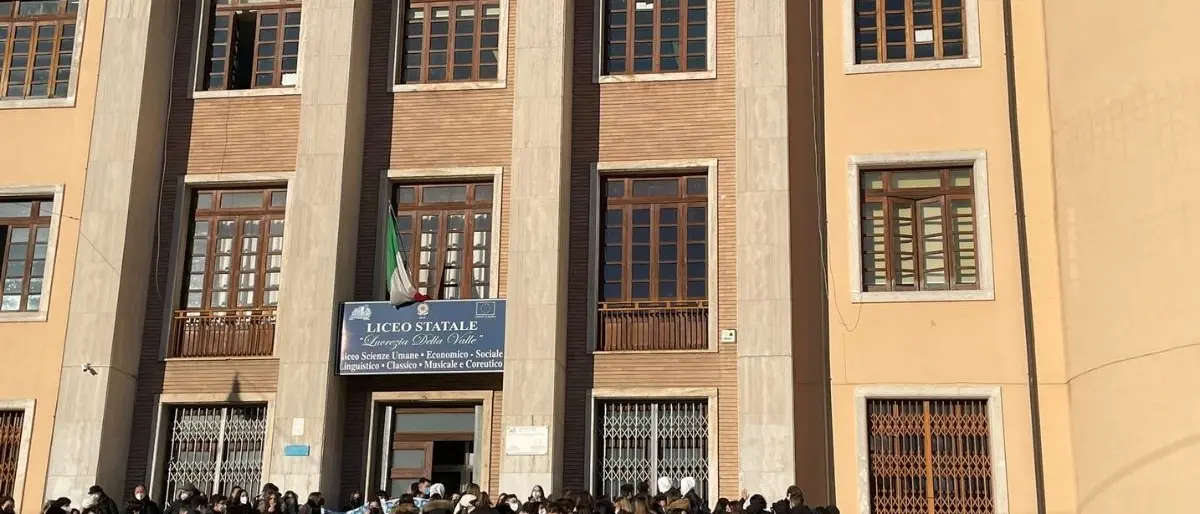 Cosenza, studenti occupano il liceo \"Lucrezia della Valle\": chiedono maggiore sicurezza
