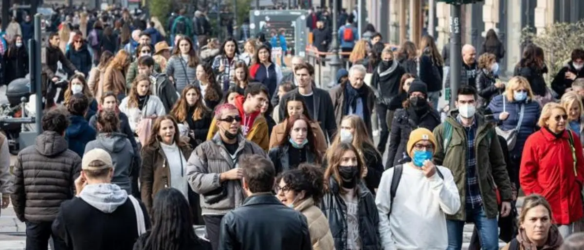 Covid Italia, leggero aumento dei contagi. Ancora tanti i morti
