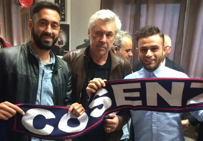 Lago, un paese in tilt. Blitz di Ancelotti con la sciarpa del Cosenza