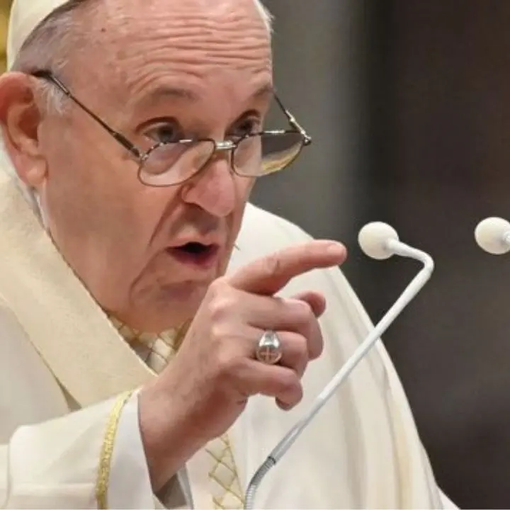 Papa Francesco boccia l'eutanasia: «Non c'è diritto a morire»