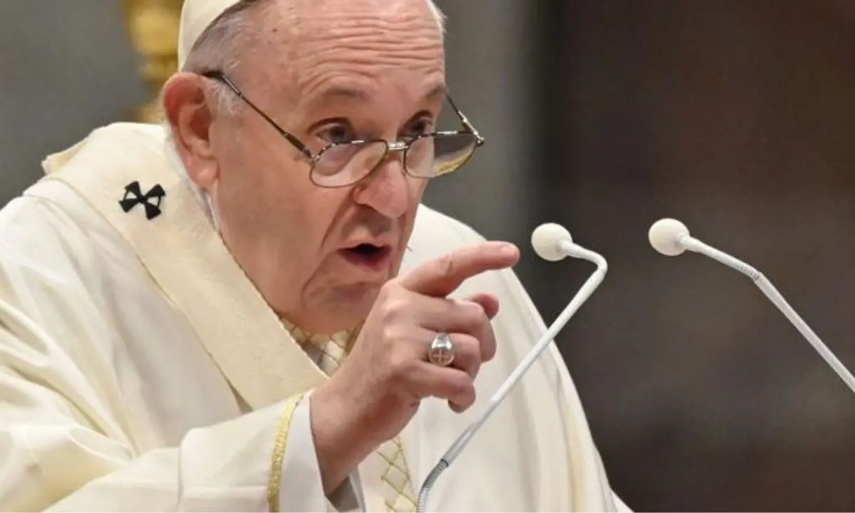 Papa Francesco boccia l'eutanasia: «Non c'è diritto a morire»