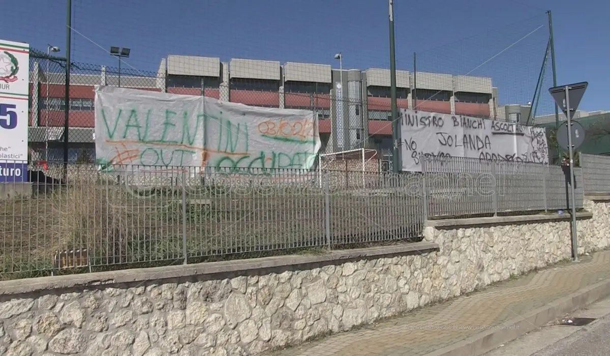 Docente di Castrolibero accusato di violenza sessuale e molestie, la principale parte offesa non si costituisce parte civile