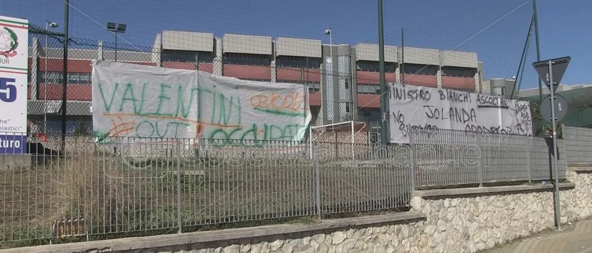 Scandalo al \"Valentini\" di Castrolibero, a processo il prof Bastone e l’ex preside Maletta