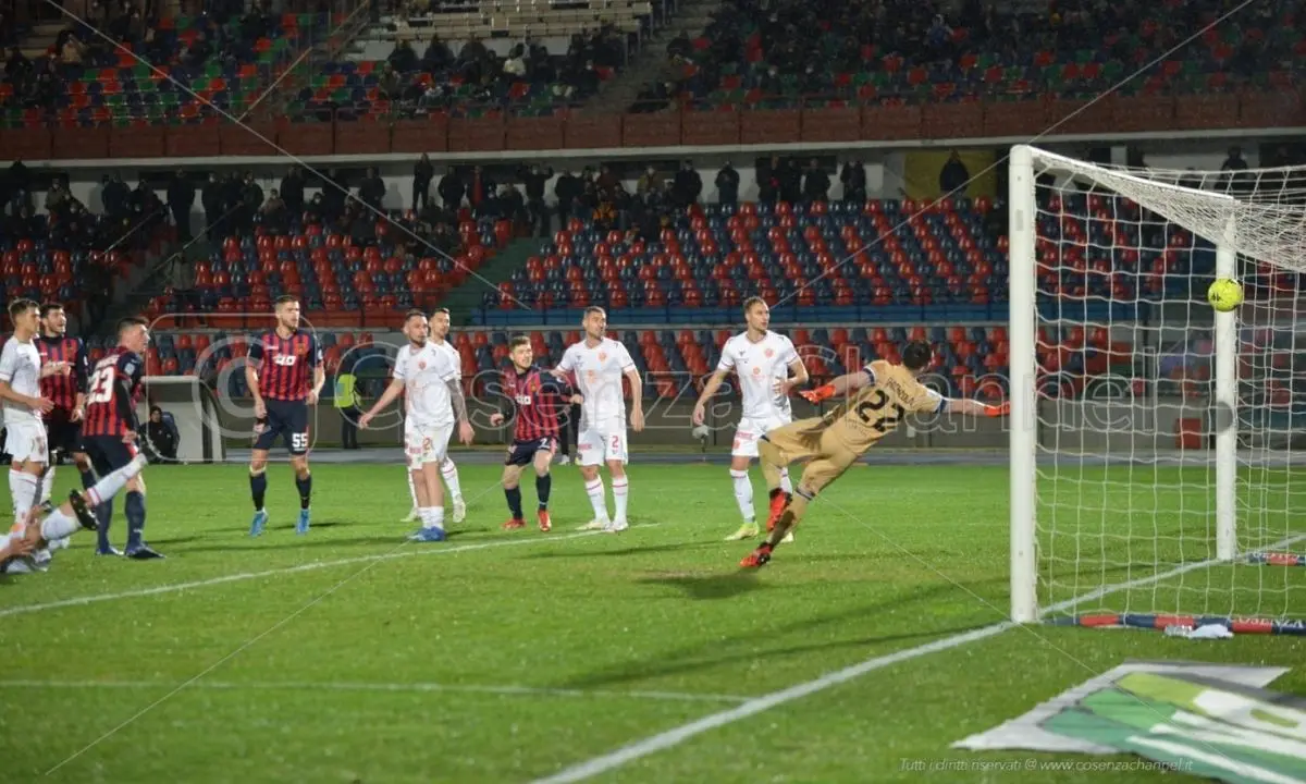 Cosenza-Perugia 1-2, pagelle: si salvano in pochi, Liotti errore inspiegabile