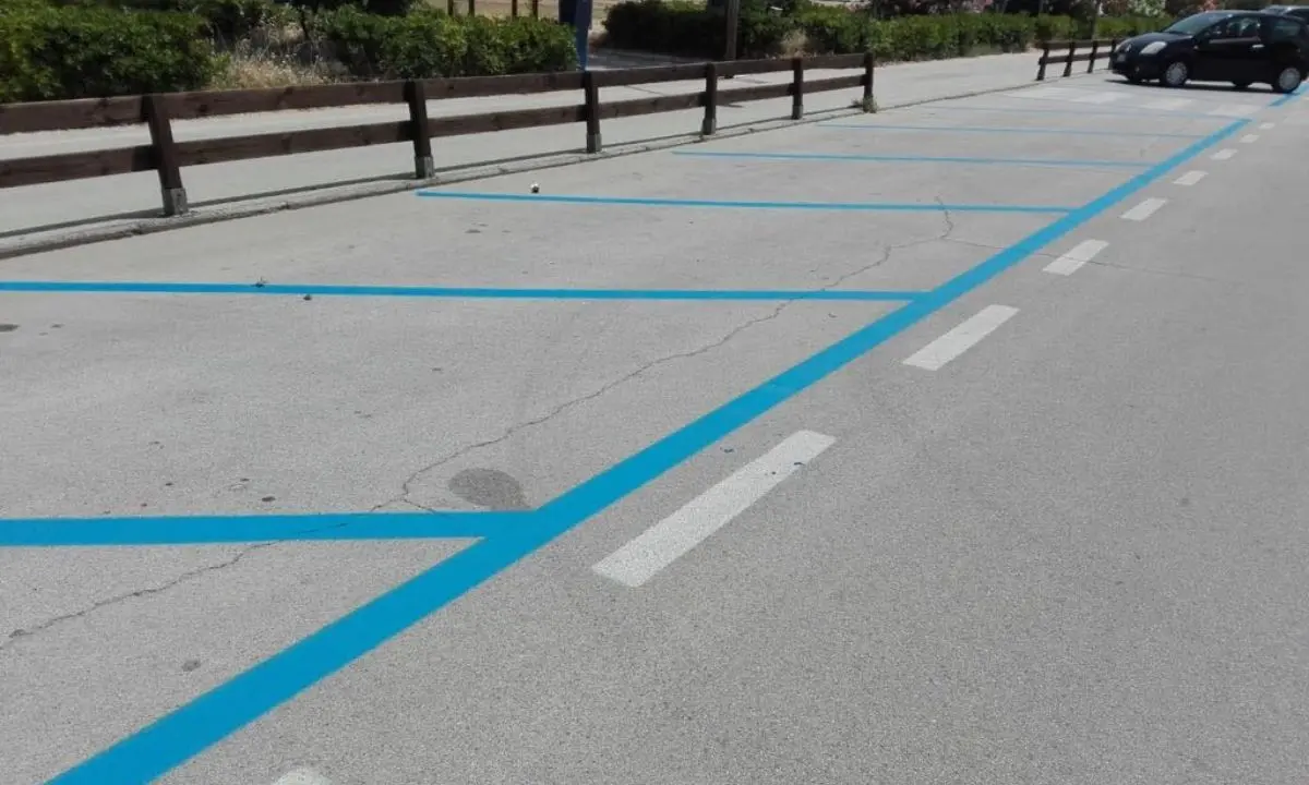 Parcheggi blu a Cosenza, esentati anche i residenti in provincia con auto elettriche
