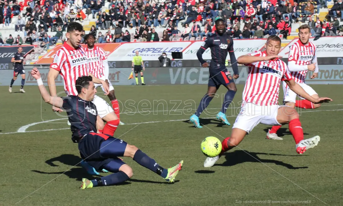 Cosenza, per i play-out c'è anche il Vicenza. I biancorossi vincono ancora