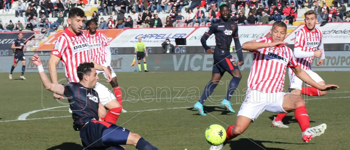 Cosenza, per i play-out c'è anche il Vicenza. I biancorossi vincono ancora