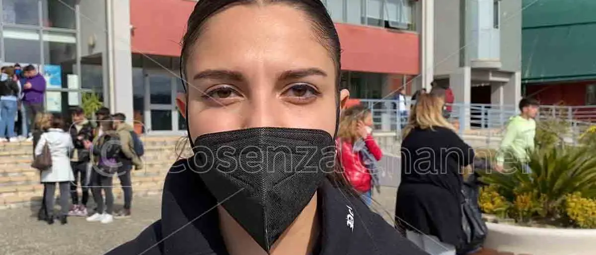 Gli studenti del liceo di Castrolibero: «Alcuni docenti pensano solo alla didattica trascurando la gravità della situazione» - VIDEO