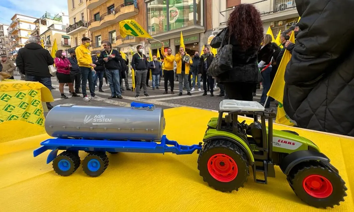 Coldiretti in piazza, in un documento le richieste al Governo. Il presidente Aceto: «A rischio chiusura tutte le imprese»