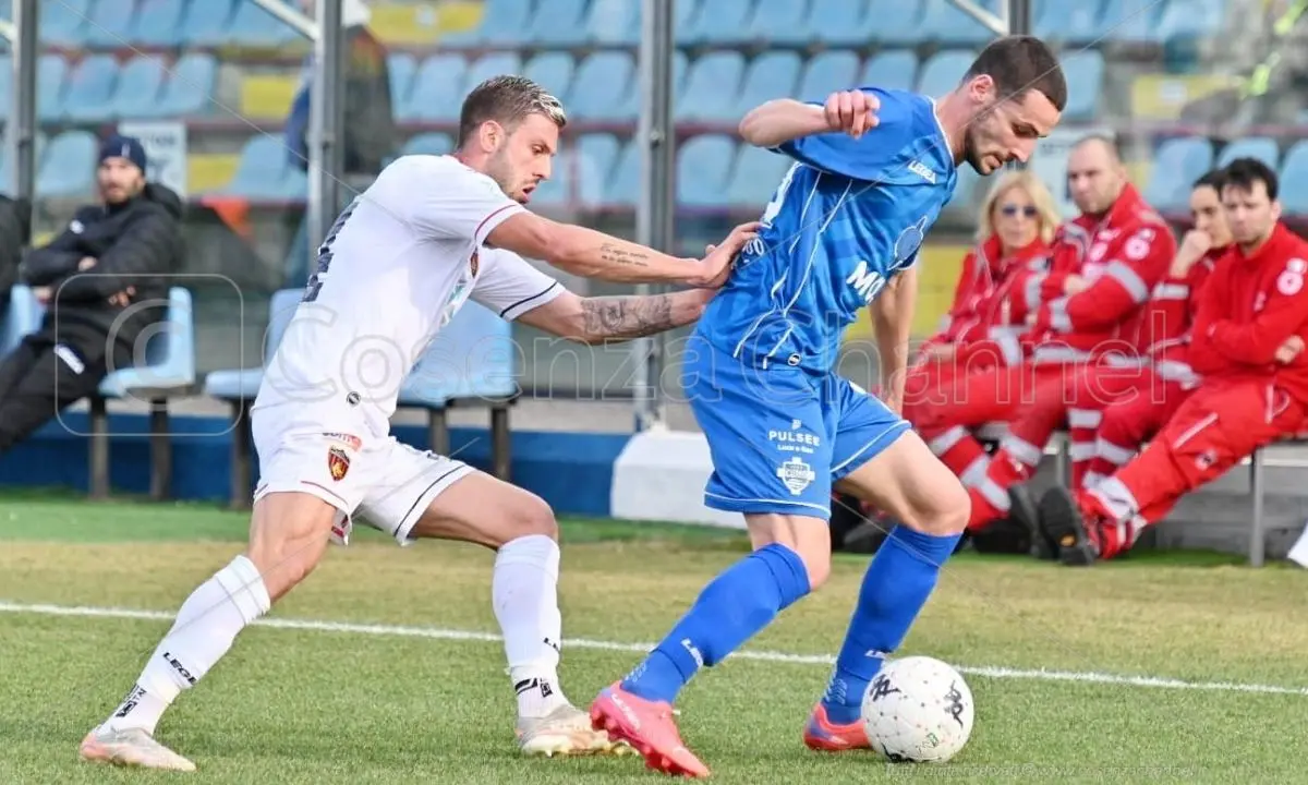Como-Cosenza 2-1, pagelle: Ndoj è impreciso, Caso l'unico pericoloso
