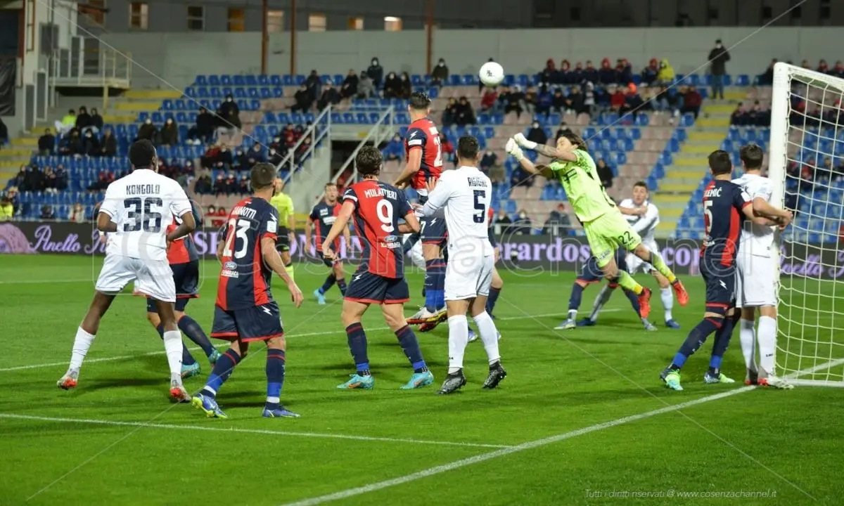 Cosenza, torna il derby col Crotone. Mentre la Reggina spera...