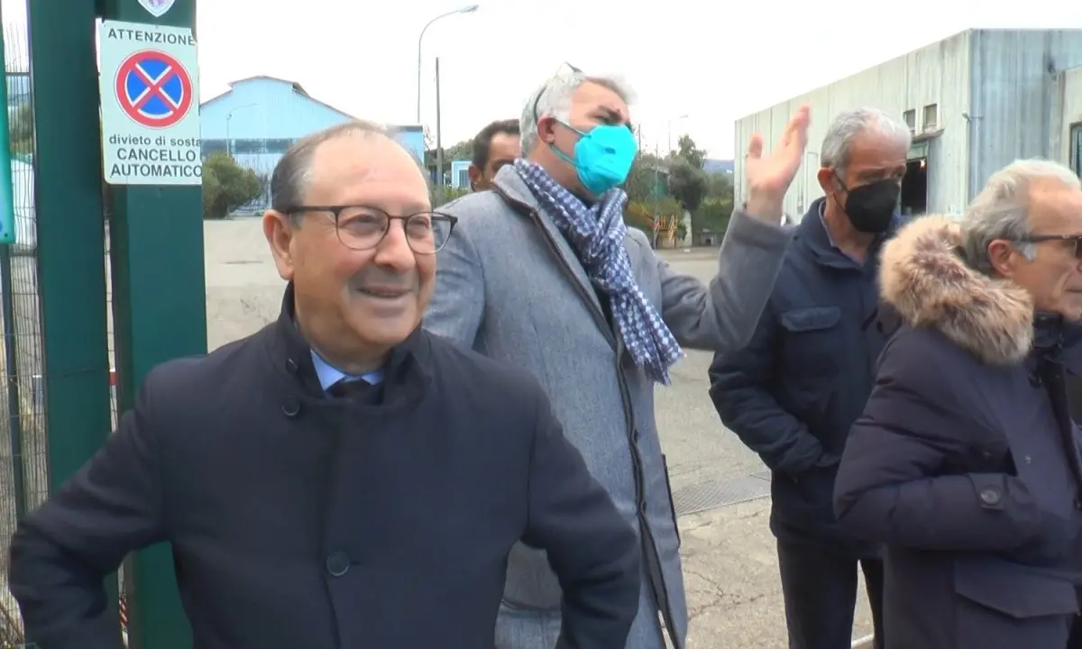 Corigliano-Rossano, sit in pacifico dei lavoratori della Ekrò davanti all'impianto di Bucita - VIDEO