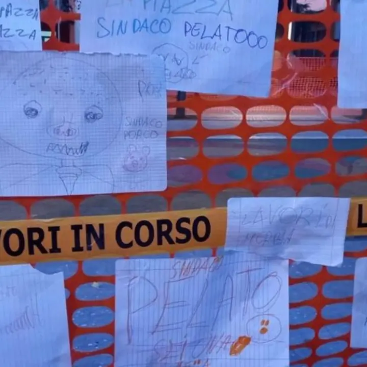 I docenti del \"Plastina Pizzuti\" sfidano il sindaco Caruso: «Chieda anche la nostra rimozione, siamo al fianco di Ciglio»