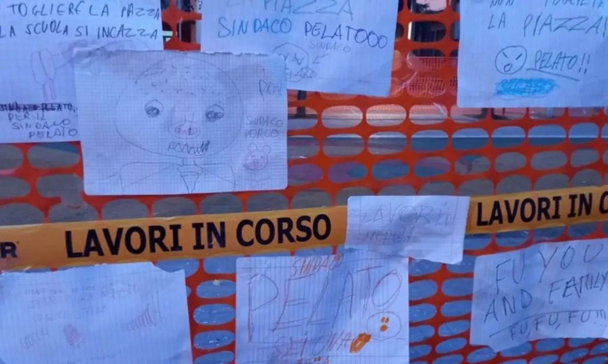 I docenti del \"Plastina Pizzuti\" sfidano il sindaco Caruso: «Chieda anche la nostra rimozione, siamo al fianco di Ciglio»