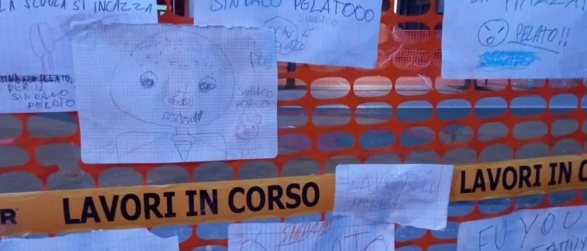 I docenti del \"Plastina Pizzuti\" sfidano il sindaco Caruso: «Chieda anche la nostra rimozione, siamo al fianco di Ciglio»