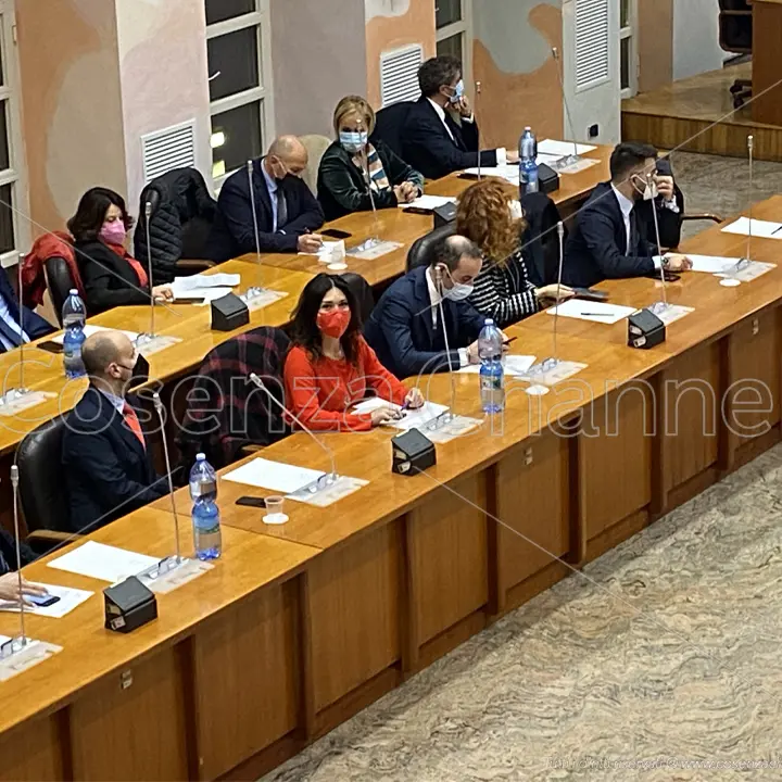 Città unica, i consiglieri di maggioranza frenano: «Legittimo il ricorso di Caruso»