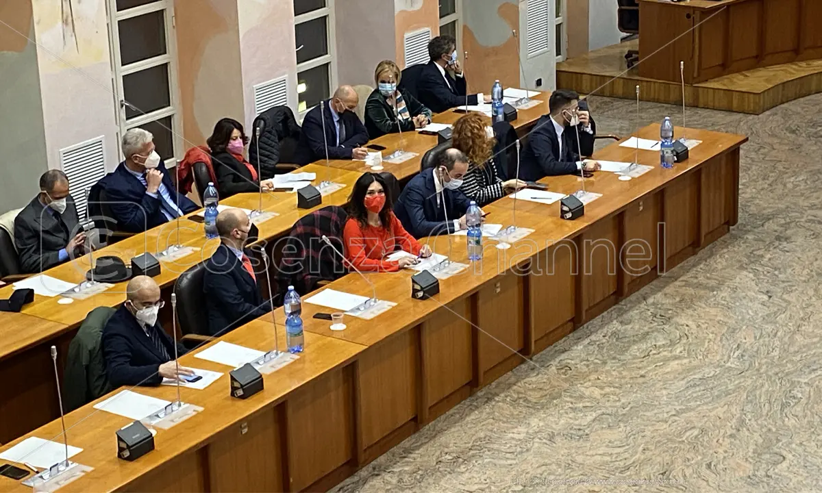 Città unica, i consiglieri di maggioranza frenano: «Legittimo il ricorso di Caruso»
