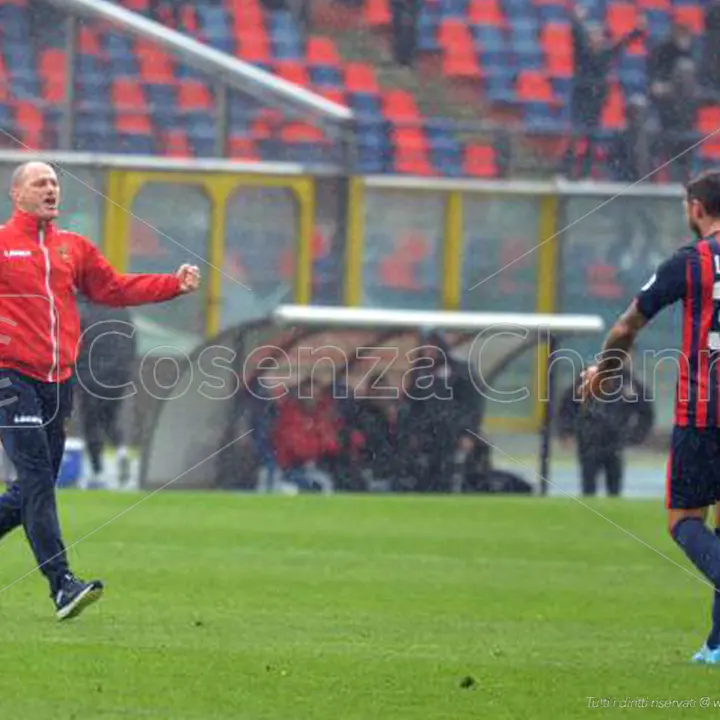 Cosenza, Bisoli conquista la scena. Sofferenza e trance agonistica: gioca un altro match