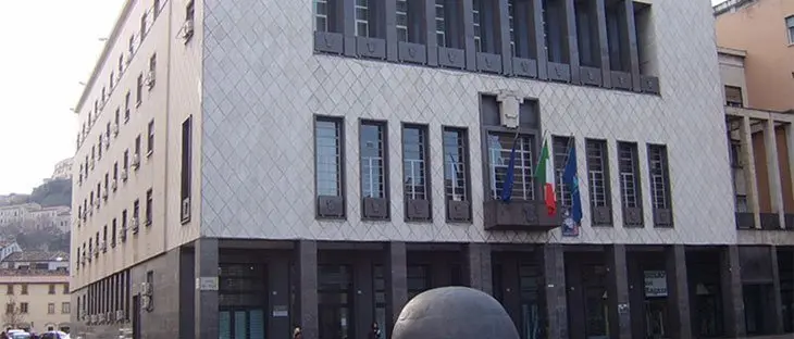 Decreti ingiuntivi a Palazzo dei Bruzi, Vigna replica a Guccione: «Avete lasciato 130 milioni di debiti...»