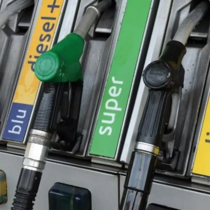 <p>Costo del carburante: a Cosenza la percentuale più alta (51%) di stazioni di servizio con la benzina sotto i 2 euro</p>