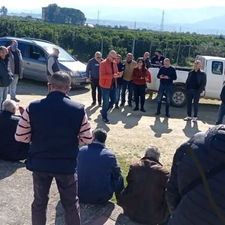 Lavoratori del consorzio di bonifica di Trebisacce fermi nei cantieri, niente stipendi