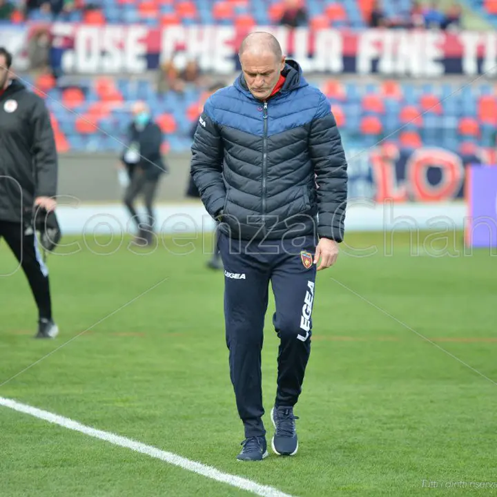 Bisoli: «Cosenza, non distrarti. L'obiettivo resta il play-out»
