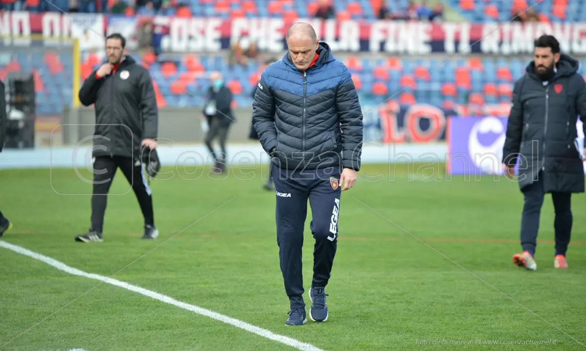 Bisoli: «Cosenza, non distrarti. L'obiettivo resta il play-out»