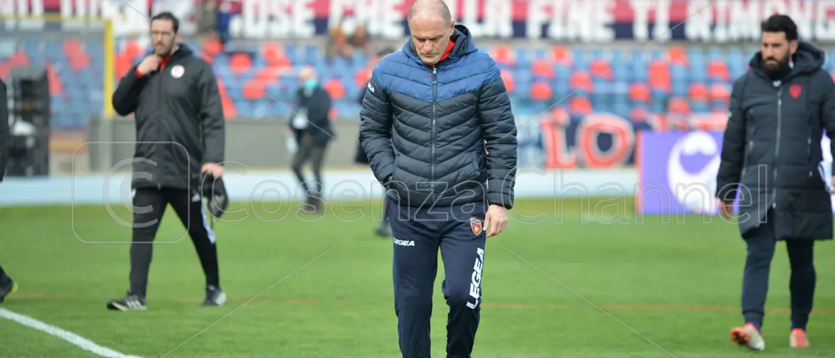 Bisoli: «Cosenza, non distrarti. L'obiettivo resta il play-out»