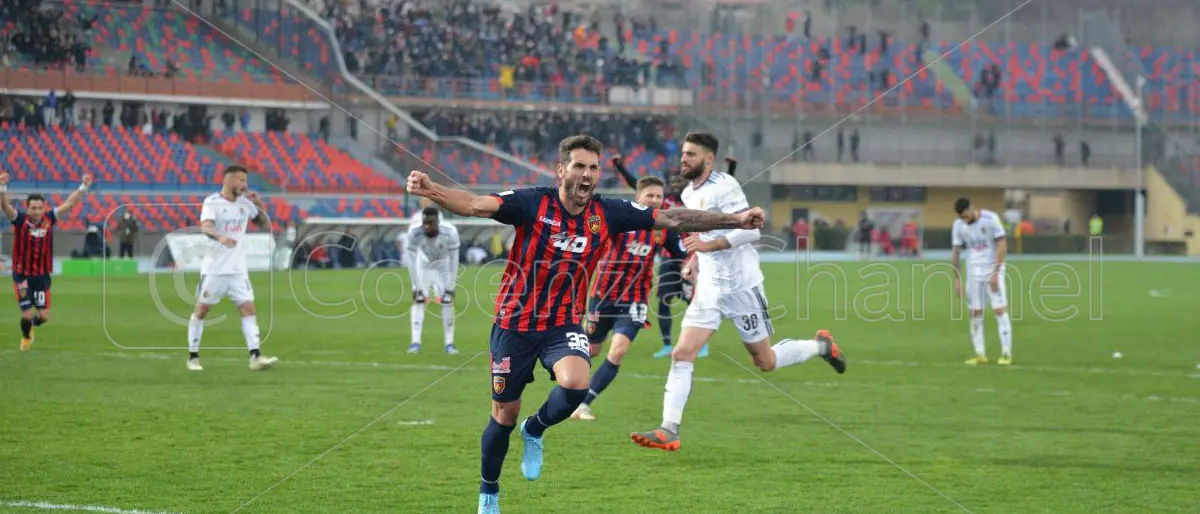 Il Cosenza risorge al \"Marulla\": Larrivey regala i tre punti contro l'Alessandria