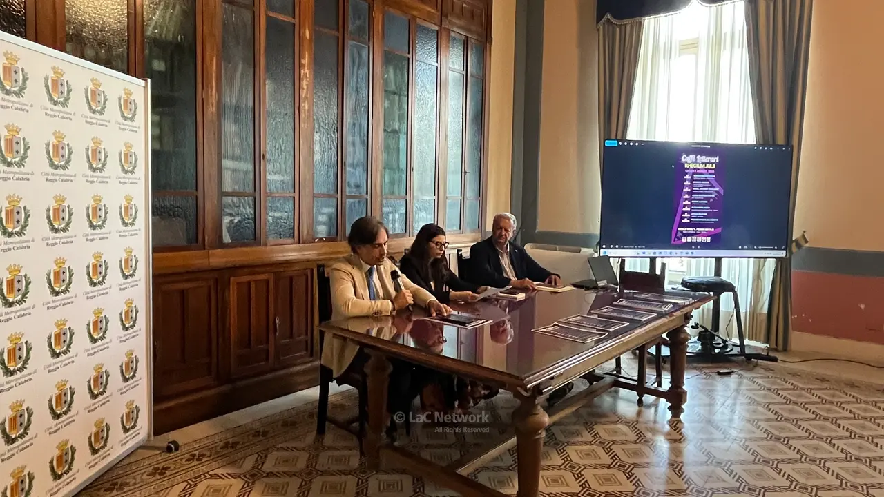 <p>La conferenza stampa questa mattina a palazzo Alvaro, sede della Citt&agrave; Metropolitana di Reggio Calabria</p>\\n
