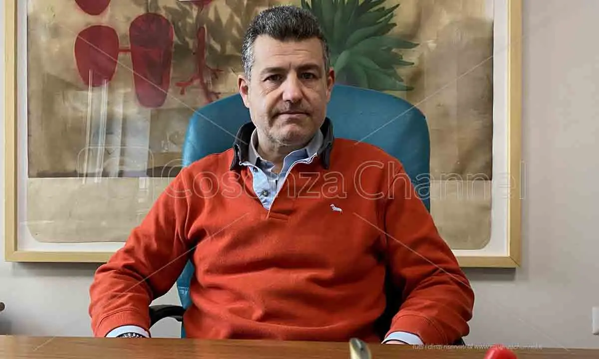 Mazzuca ad Occhiuto: «Parla di aria fritta. Sanità allo sbando, dove è l'ospedale di Cosenza?»
