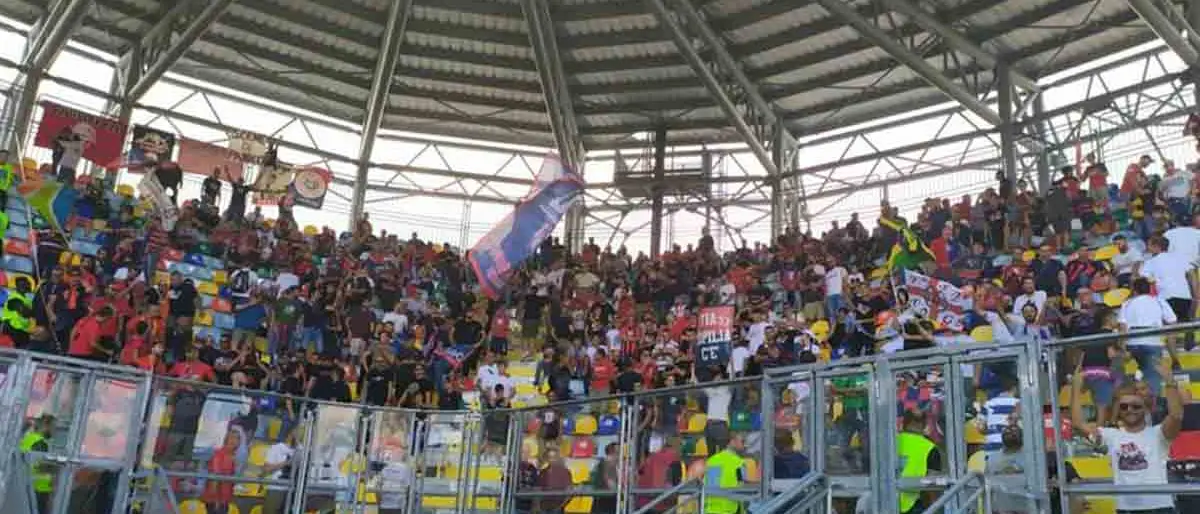 Frosinone-Cosenza, il dato all'ora di pranzo sui tifosi rossoblù allo “Stirpe”