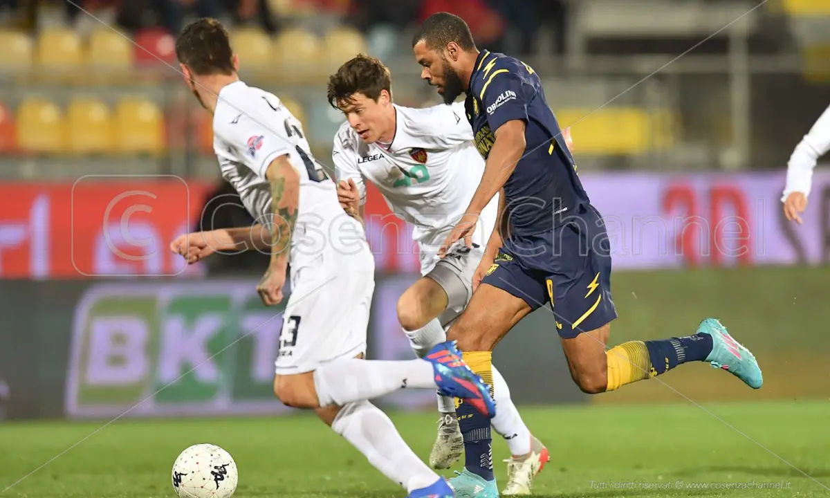 Cosenza, chi in difesa con il Benevento? Hristov, cambio modulo o...