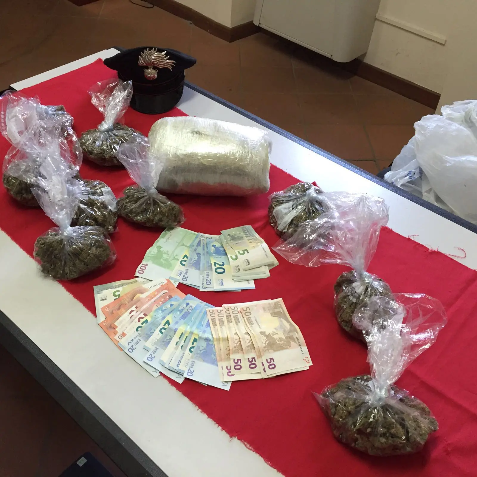 I carabinieri arrestano un uomo di Serra Pedace. Sequestrati due chili di droga