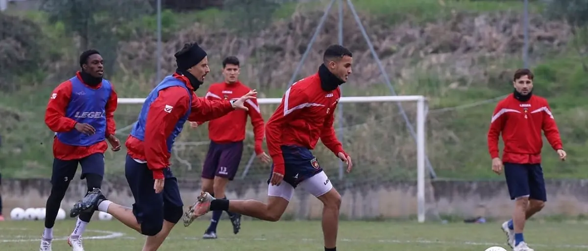Cosenza, stop per un centrocampista. In tre rientrano in gruppo