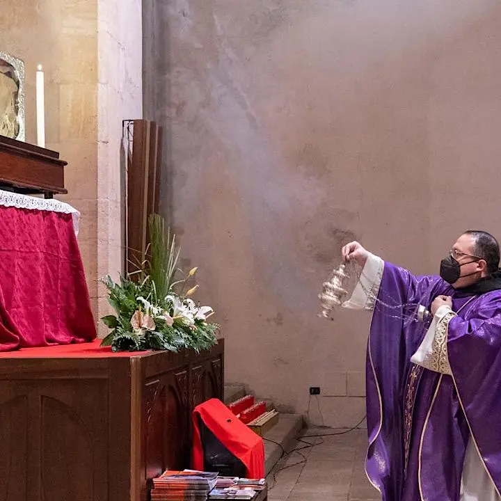 Cosenza, arrivati al \"Duomo\" il Mantello di San Francesco di Paola e le reliquie di San Nicola Saggio da Longobardi